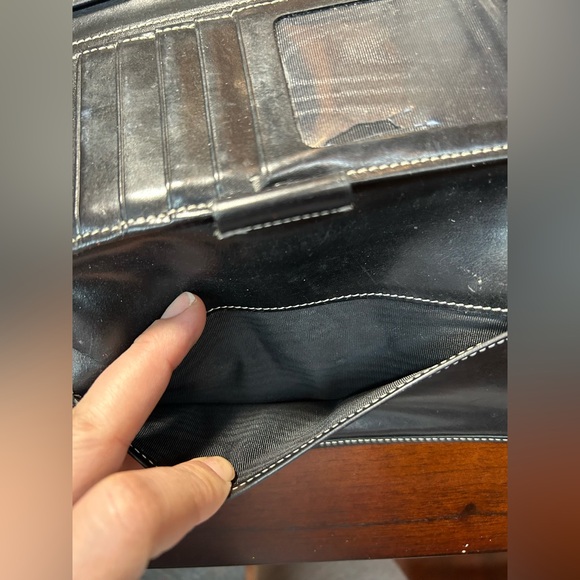 Dooney & Bourke Black Logo Fold Wallet It has a small detail on the inside - Picture 4 of 8